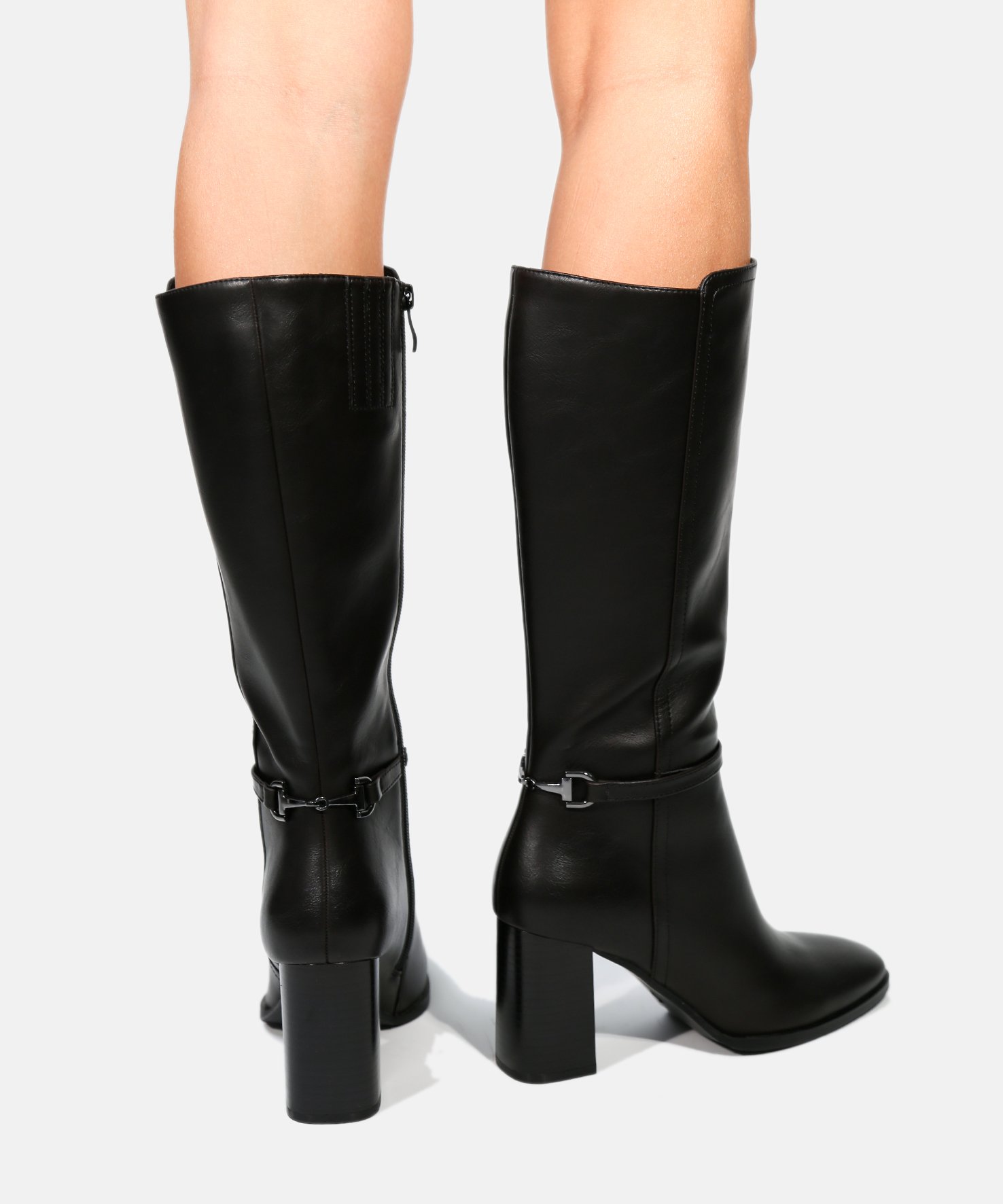 Botas salto detalhe estribo